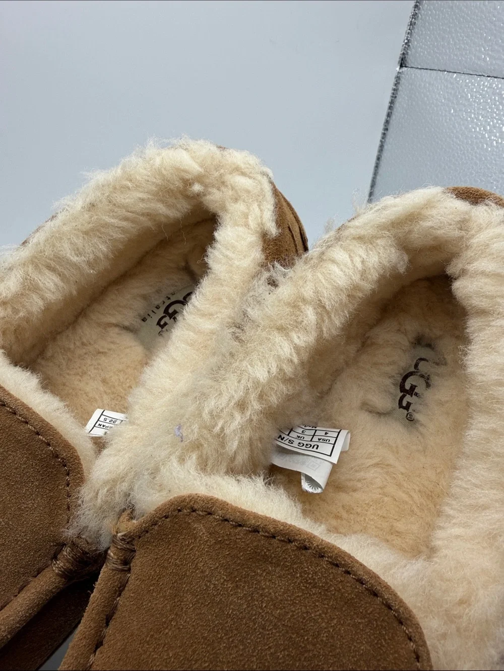 UGG Kids Ascot Sheepskin Slippers - Unisex US Size 4 Indoor - Cozy Comfort